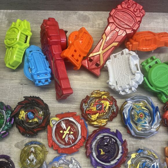 Assorted Large Lot of Beyblade Bay Blades Launchers Parts Metal & Plastic - Picture 2 of 14